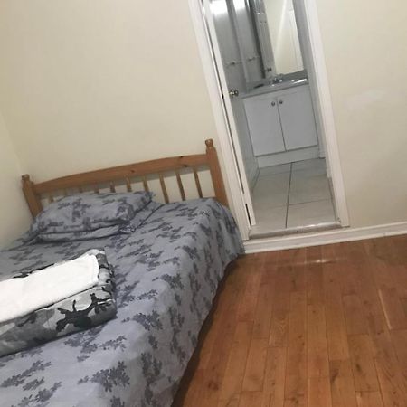Monthly University Apartment-Elizabeth Toronto Exterior foto