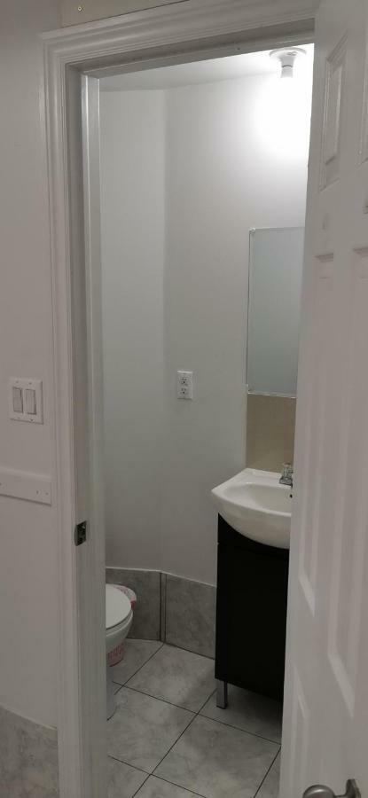 Monthly University Apartment-Elizabeth Toronto Exterior foto
